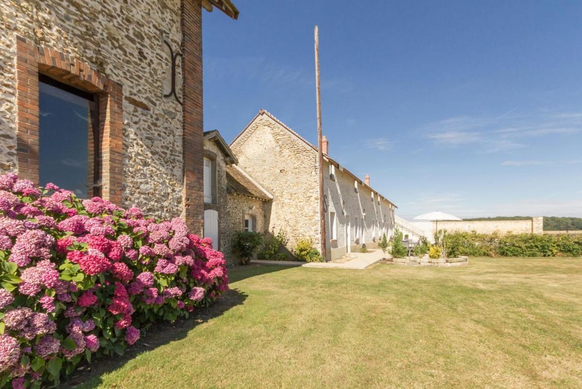 Villa La Ferme de Presles Menainville Exterior foto